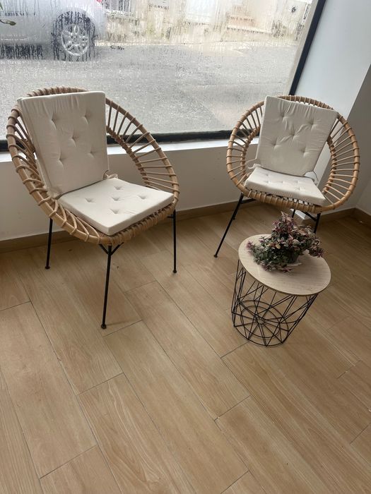 Conjunto 2 cadeiras + mesa de centro