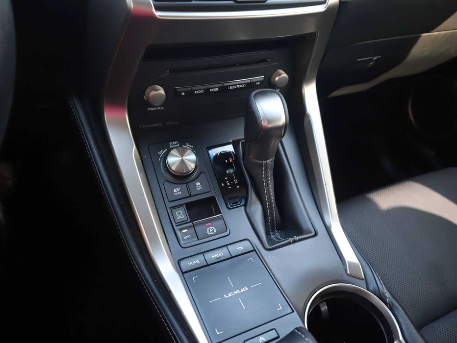 Lexus NX 300h      2019