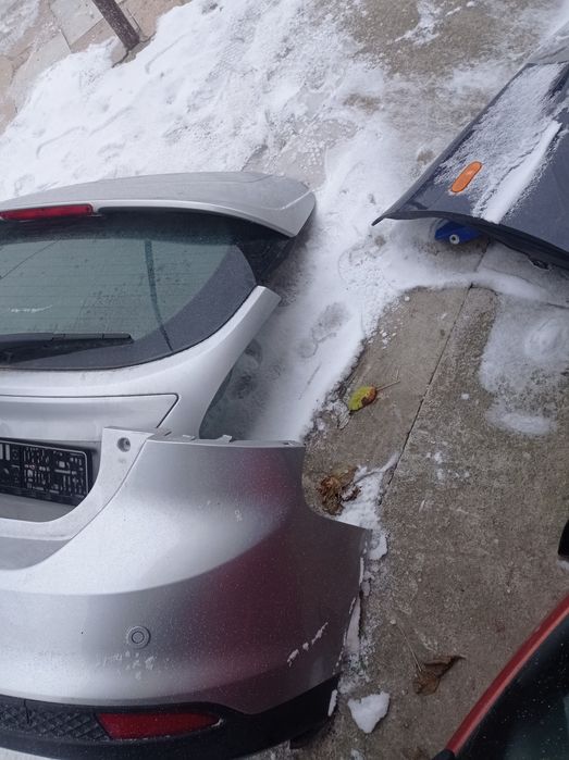 Кришка багажника ляда хетчбек Ford Focus 11-14 HB