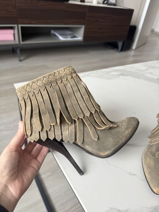 Козаки, ботинки, сапожки з бахромою bottega veneta