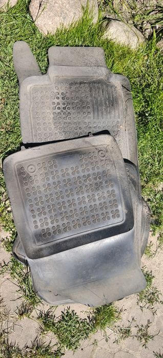 Opony i kołpaki do Toyoty Yaris 1 półka i  dywaniki
