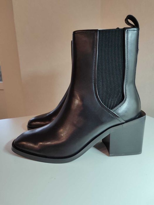 Чоботи DKNY,шкіра,38 р