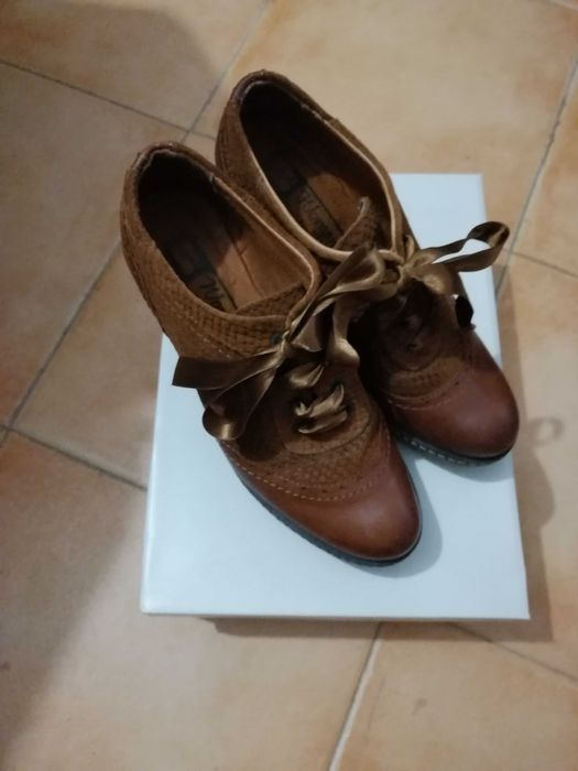 Sapato/Botim em cor camel