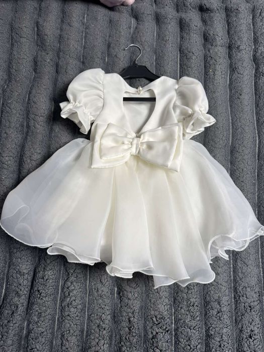 Продам сукню на дівчинку 1-2 роки, обхват грудей 51см.