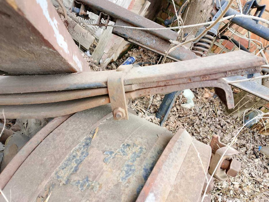 Продам переднюю трехлистовую рессору на Маз