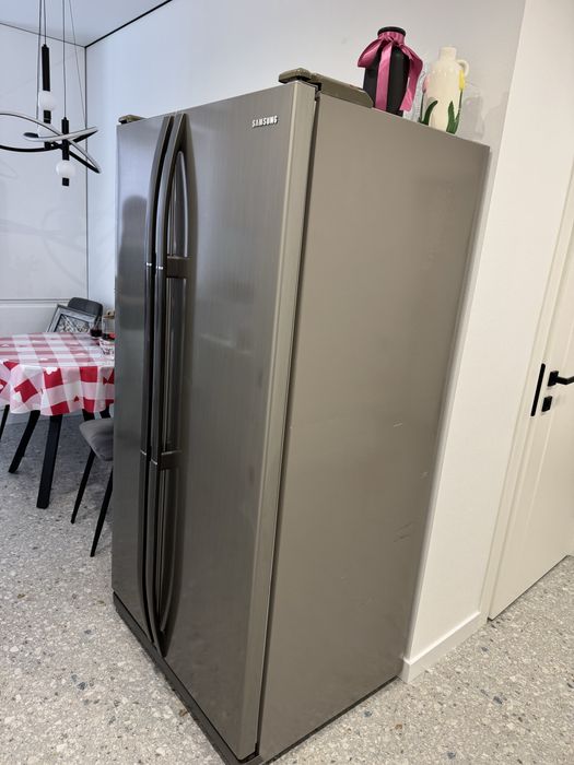 Холодильник Samsung