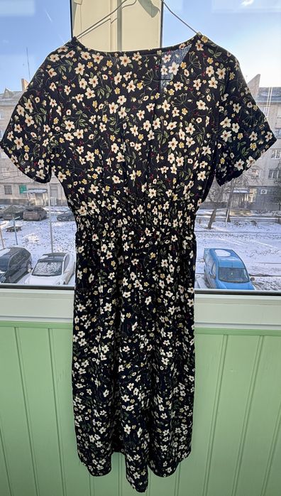 Віддам безкоштовно спортивну футболку HM і пліття Shein