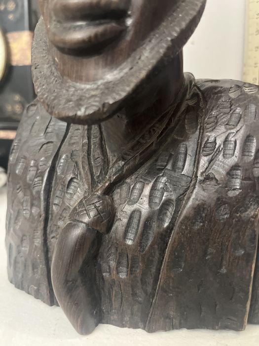 Stara drewniana figurka