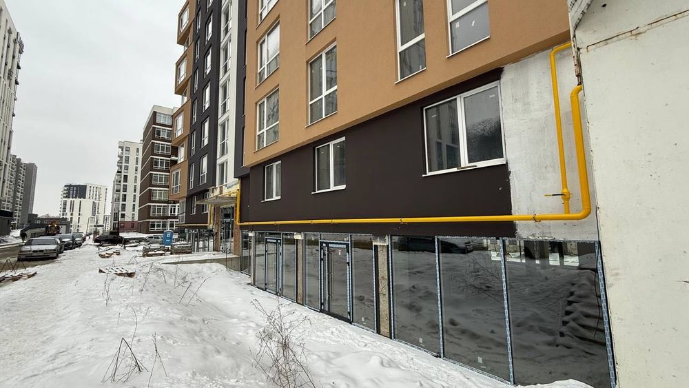 Продаж фасадного комерційного приміщення в новобудові