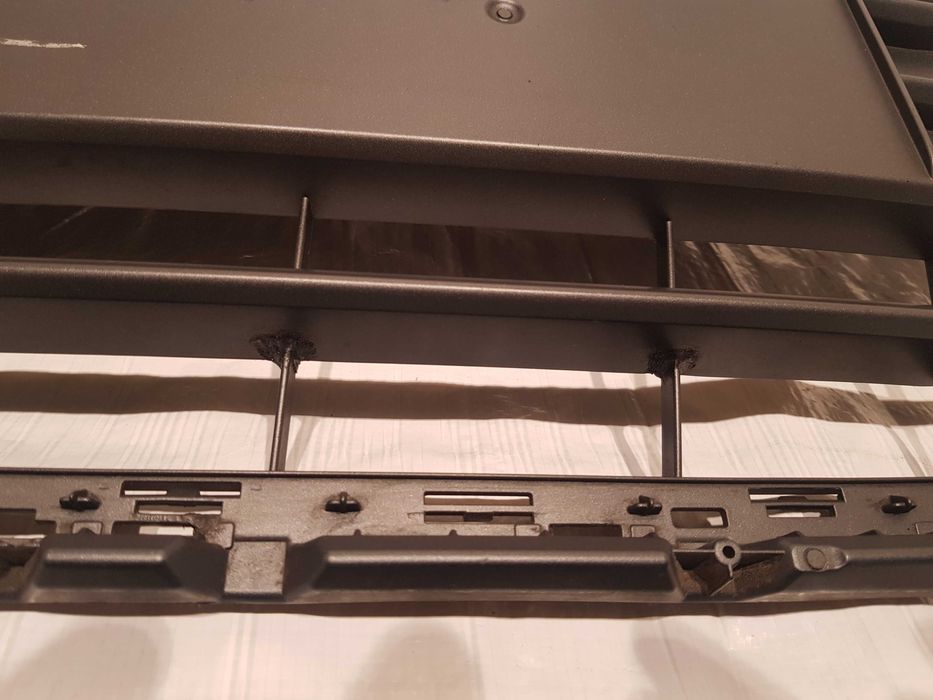 Atrapa grill przedniego zderzaka przód 8XA lift Audi A1 14-18 lift