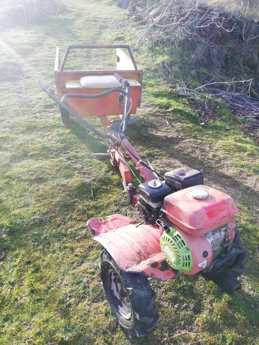Motoenchada com reboque