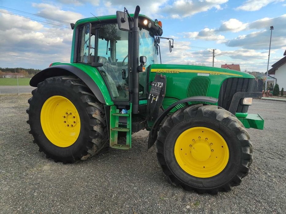 Ciągnik John Deere 6820