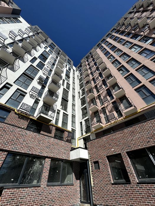 Продаж 2 к квартири + кухня вітальня по вул.Підголоско 4