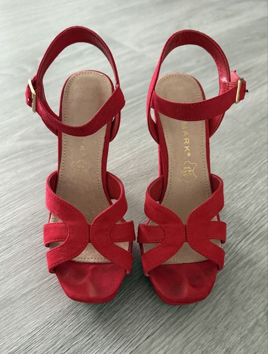 Sandalias vermelhas salto alto