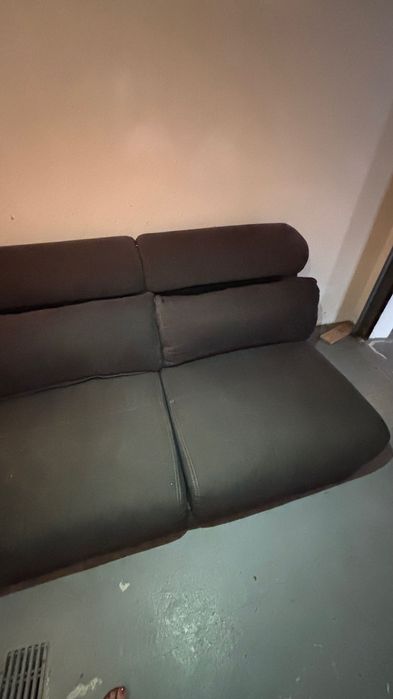 Sofa Cinza Escuro Gato Preto