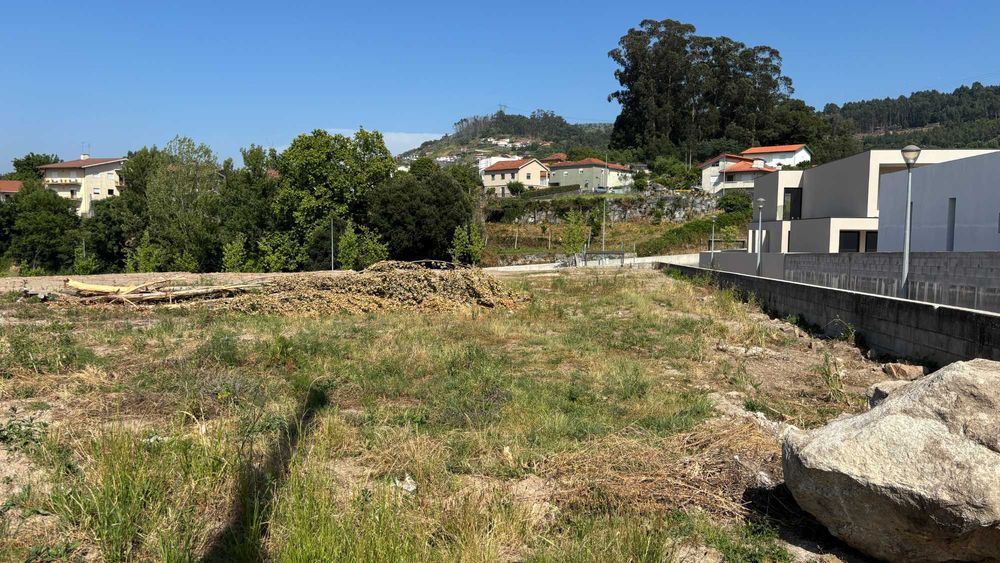 Excelente Terreno para Duas Habitações – 1.478 m² – Santo Tirso
