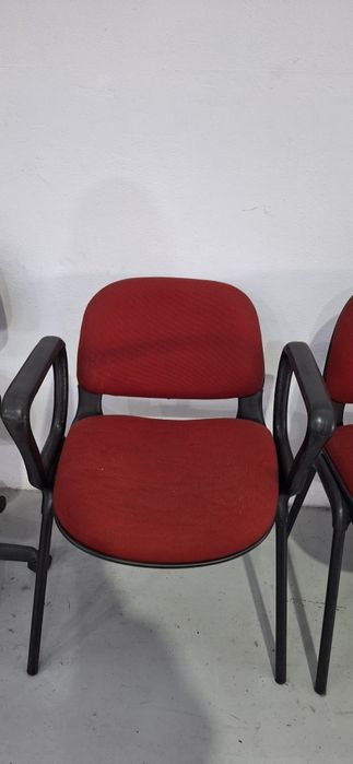 2 cadeiras vermelhas