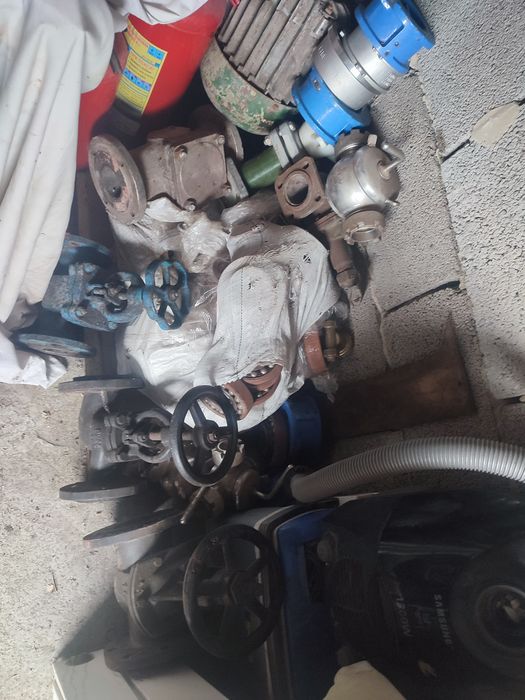 Запірна арматура, вентелі, крани, засувки, трьох-ходовий кран