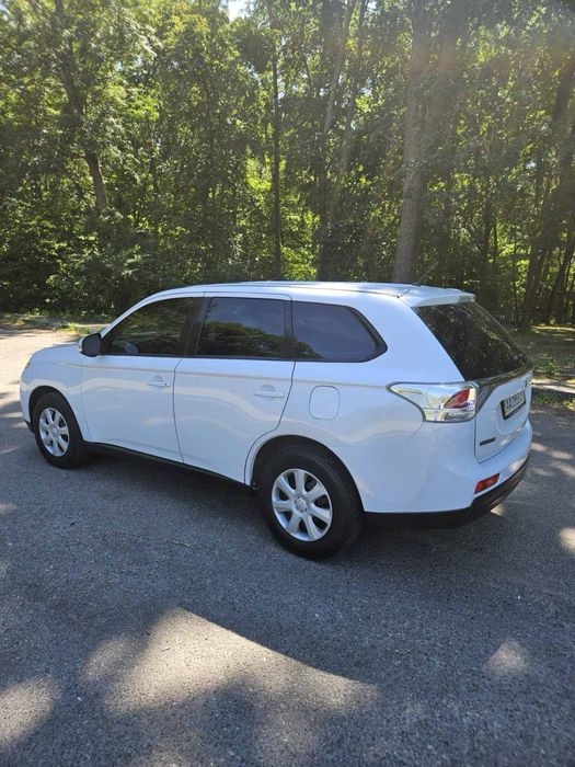 mitsubishi outlander