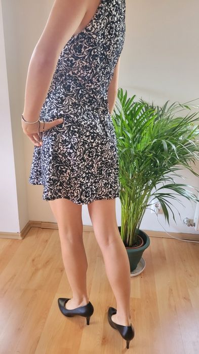 Śliczna sukienka aksamitna r. S