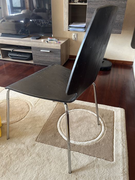 3 Cadeiras pretas de cosinha