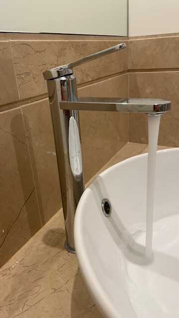 Torneira para lavatorio alta cromada (com misturador) - como  nova