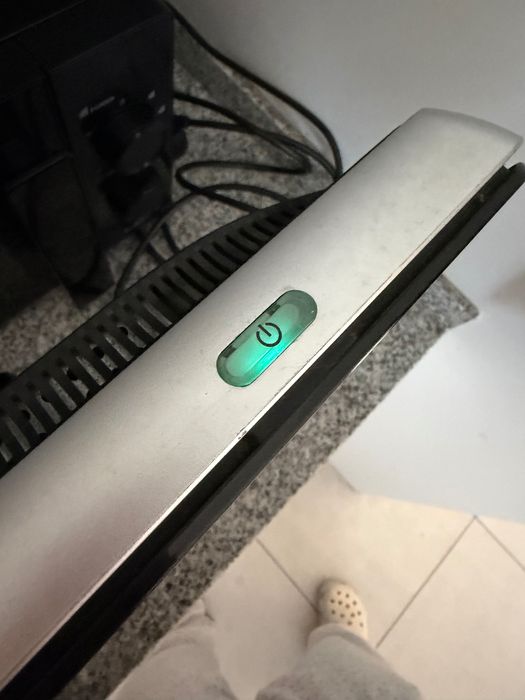 2 Monitores/ecrãs de computador