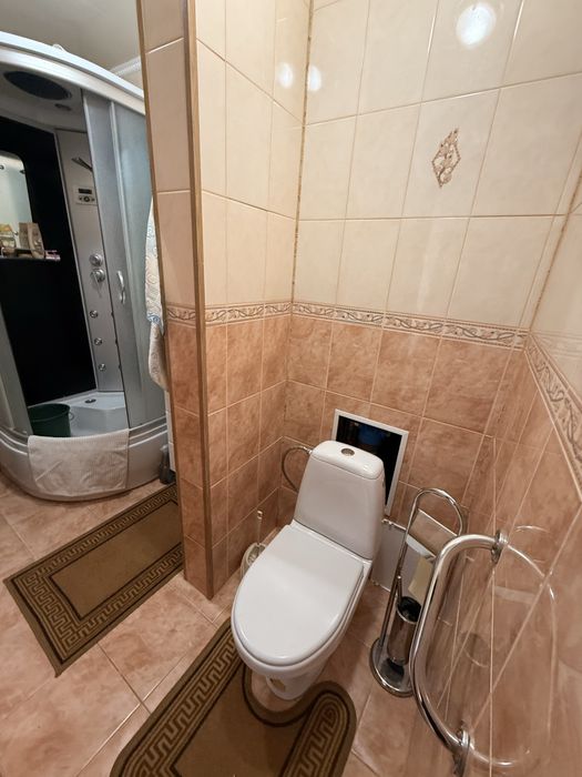 Продам квартиру район 8-9 школи.