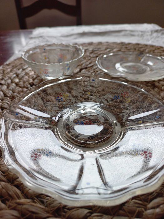 taça pequena e dois pires vidro pintado mão