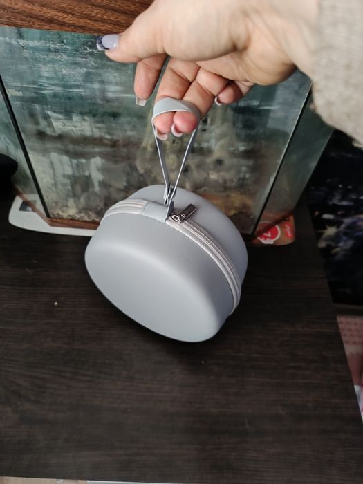 Продам Нову подушку для подорожей в футлярі з меморі пам'яттю