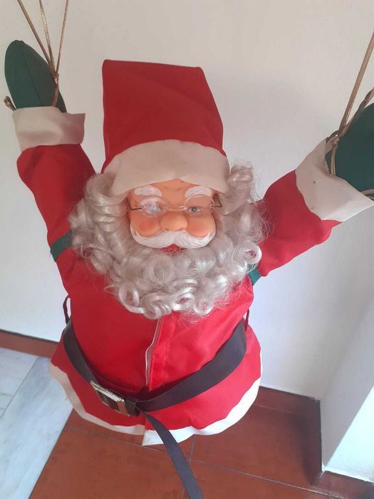 Pai Natal com guarda-chuva. 1 metro altura. Com música