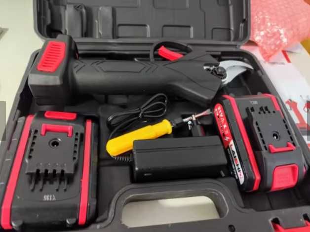 Sekator Akumulatorowy Bezszcztokowy 1200W, 2 Baterie 21V Bezprzewodowy