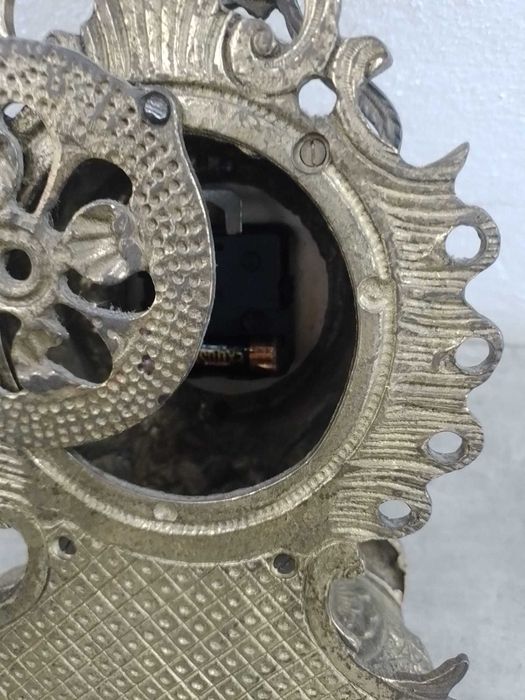 Relogio de mesa em metal