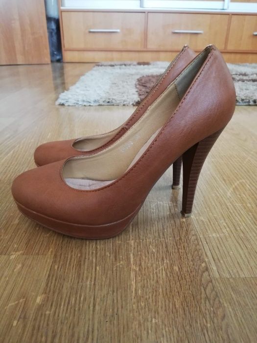 Brązowe szpilki Vices Woman