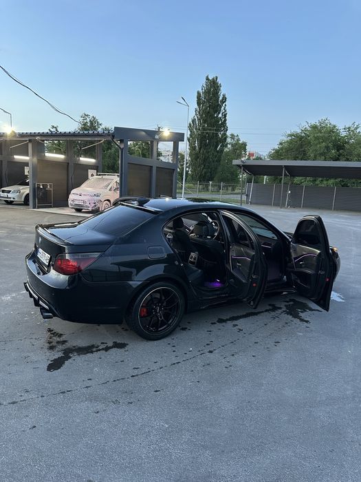 BMW  E60  2003 г  3л дизель
