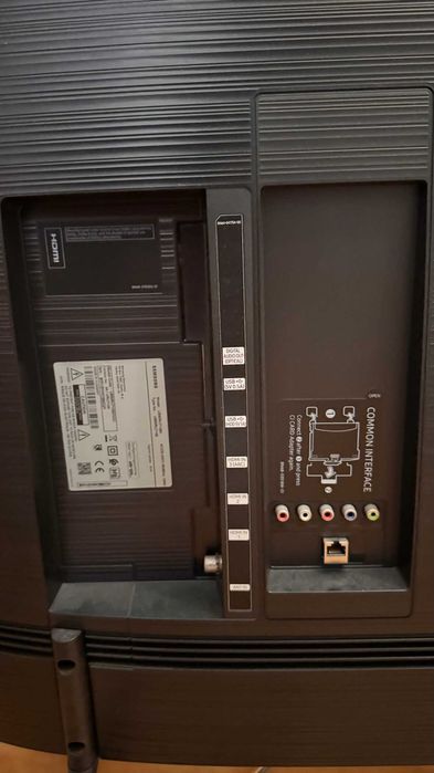 (ATENÇÃO: Leia o anuncio) - TV Samsung 60" (UE60RU7105K) - para peças ou reparação - não da imagem e nem som