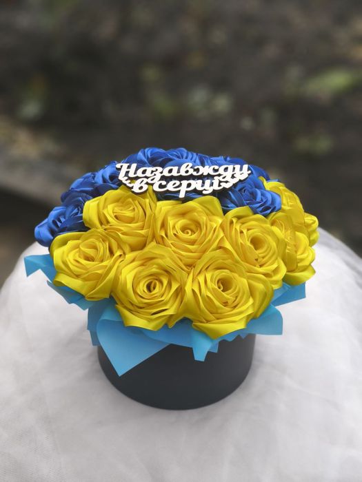 Композиції з атласних стрічок