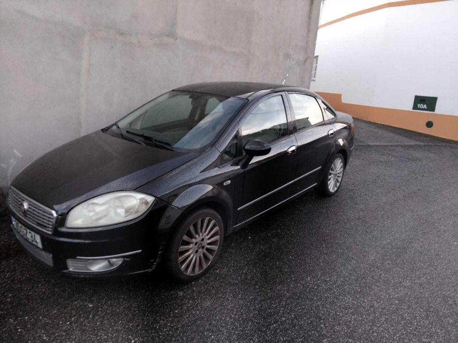 Fiat Línea 2008 com 230.000 km