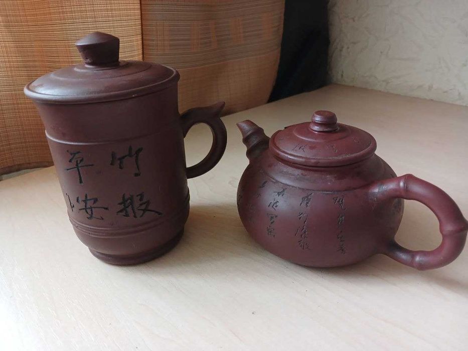 Чайнички, чашки та колби для чайної церемонії