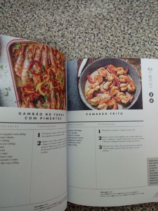 Livro receitas culinária " À mesa com o Pingo Doce"