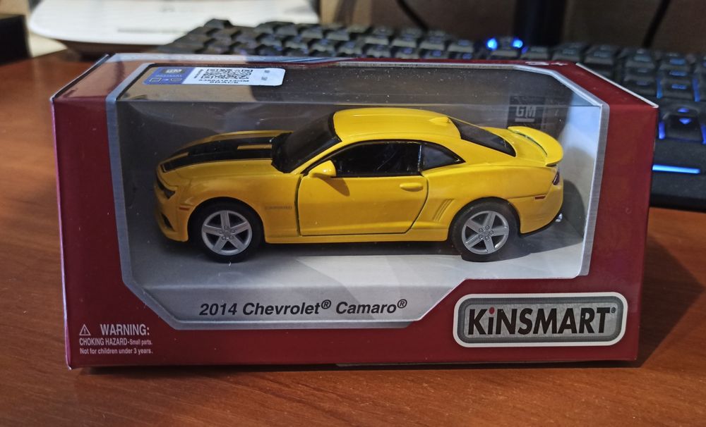 Продам коллекционную машинку Kinsmart