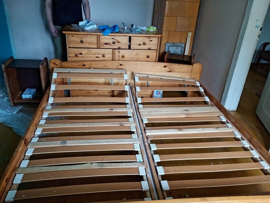 Łóżko 180 na 200 z sAfkaminnocnymi i komoda