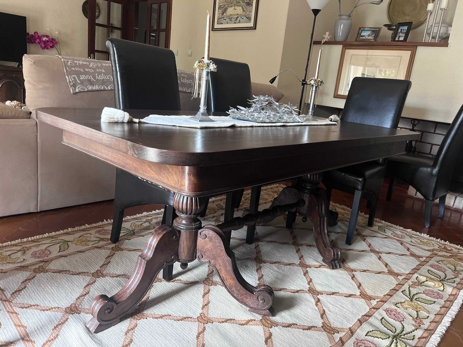 Mesa em madeira maciça