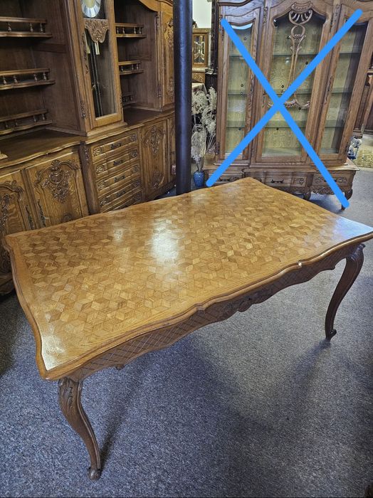 Jadalnia (komoda z zegarem, stół, 6 krzeseł)