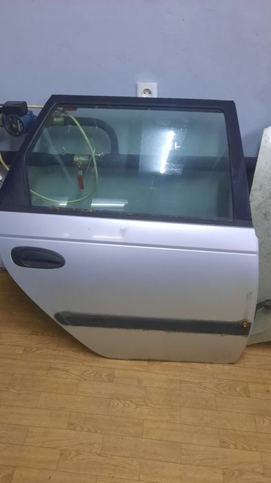 Розборка Toyota avensis,фаркоп, двері праві задні,пасажирські.