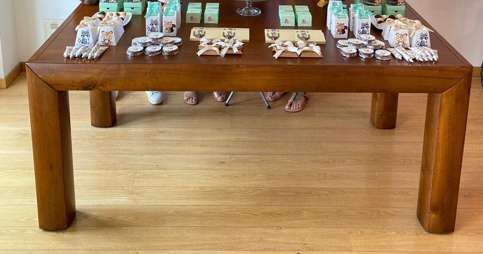 Mesa de jantar em madeira maciça com 6 cadeiras