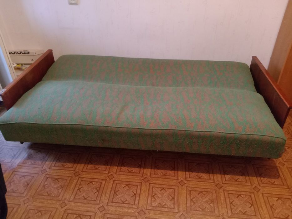 Отдам диван безкоштовно