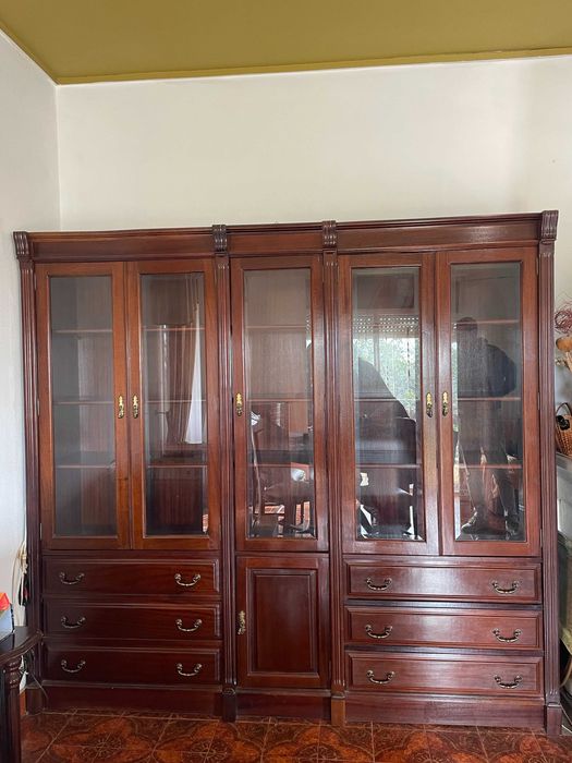 Móvel de sala / cristaleira, em madeira de cerejeira, excelente estado