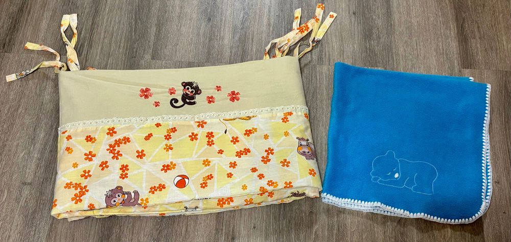 Дитяче ліжко з матрацем, захистом, пледом та пакетом нового одягу