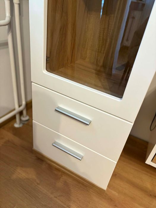 Witryna i komoda w stanie idealnym